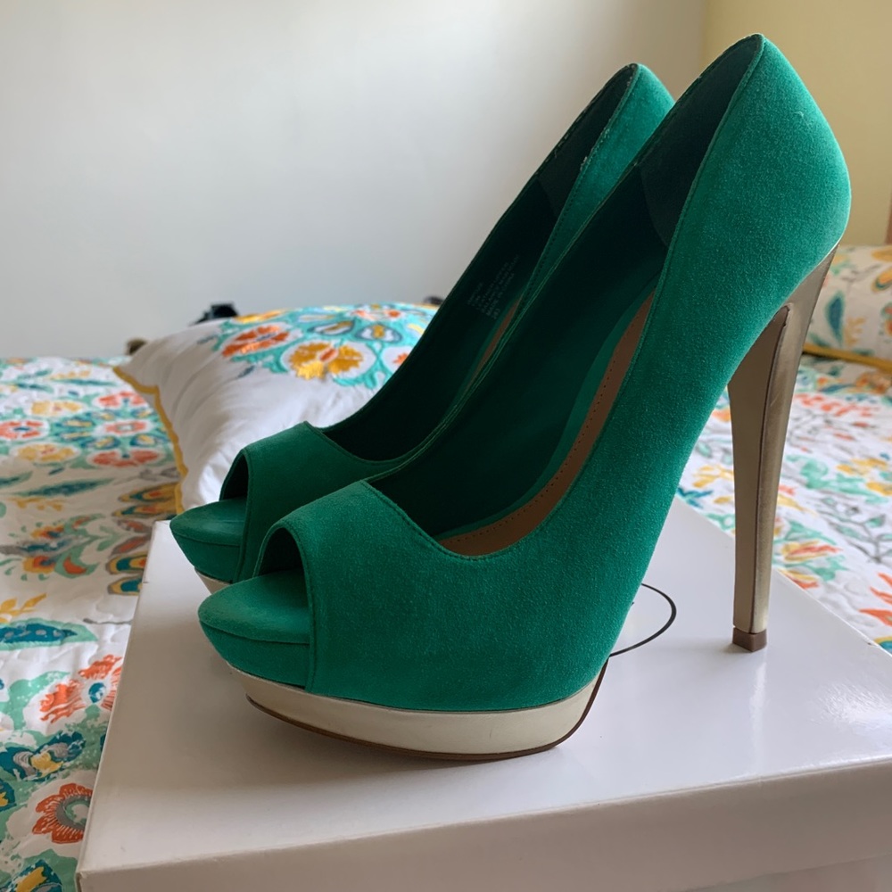 Steve Madden Impoze Suede Heel Women’s  Size 10